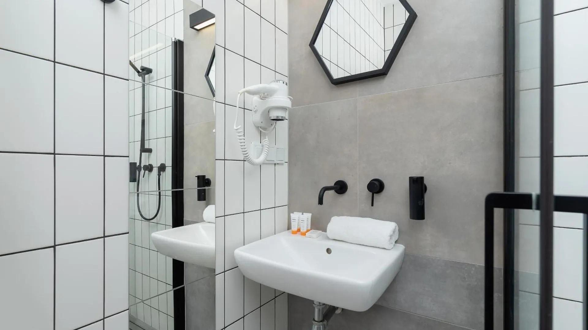 Cracow Miodowa 42 Elegant Studios By Noclegi Renters Krakow 0*,  Poland