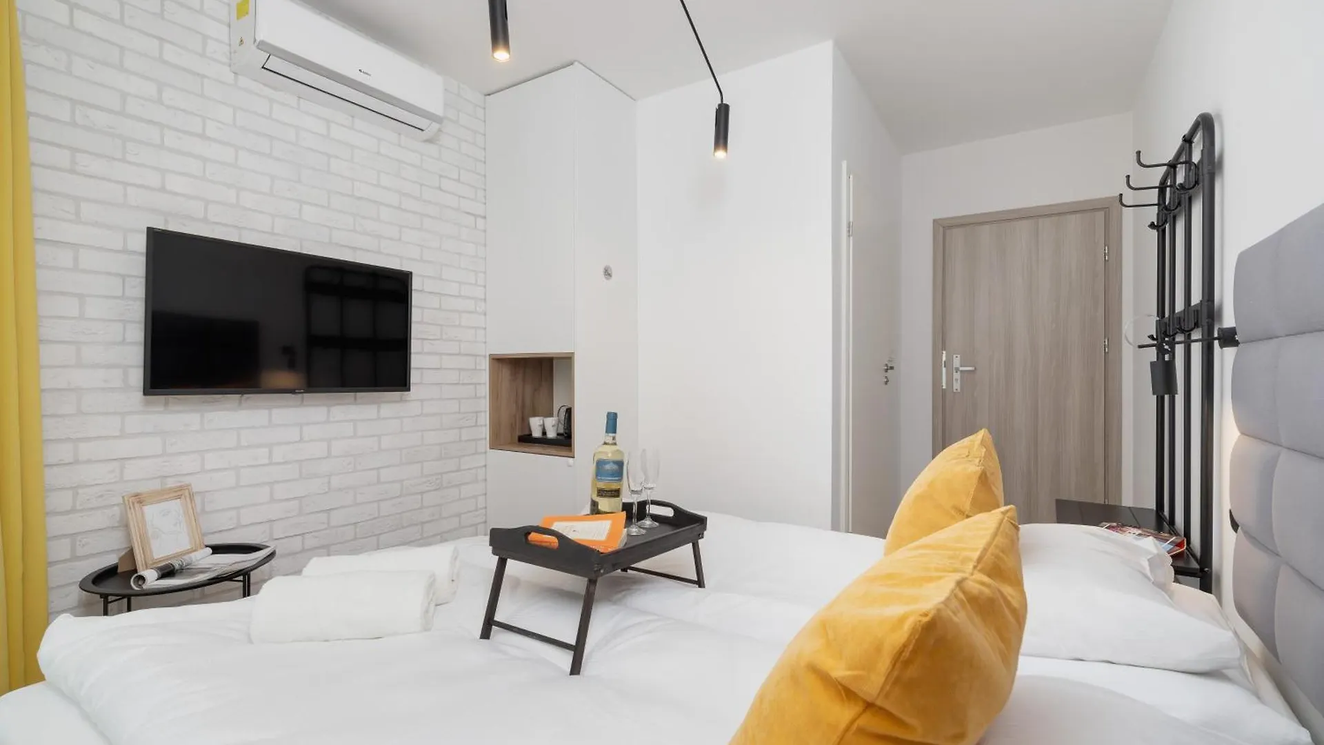 Cracow Miodowa 42 Elegant Studios By Noclegi Renters Krakow 0*,  Poland