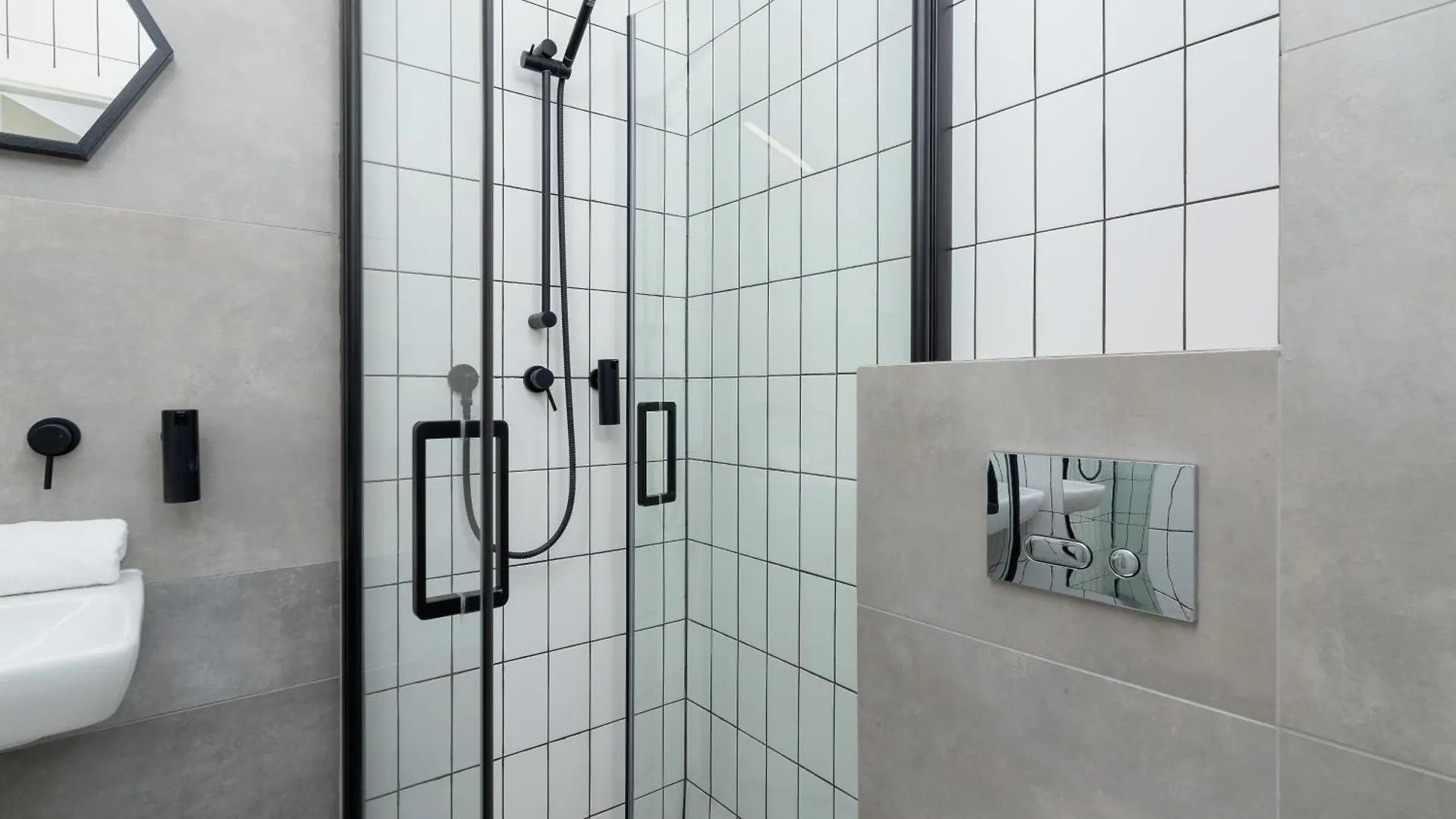 Apartment Cracow Miodowa 42 Elegant Studios By Noclegi Renters Krakow