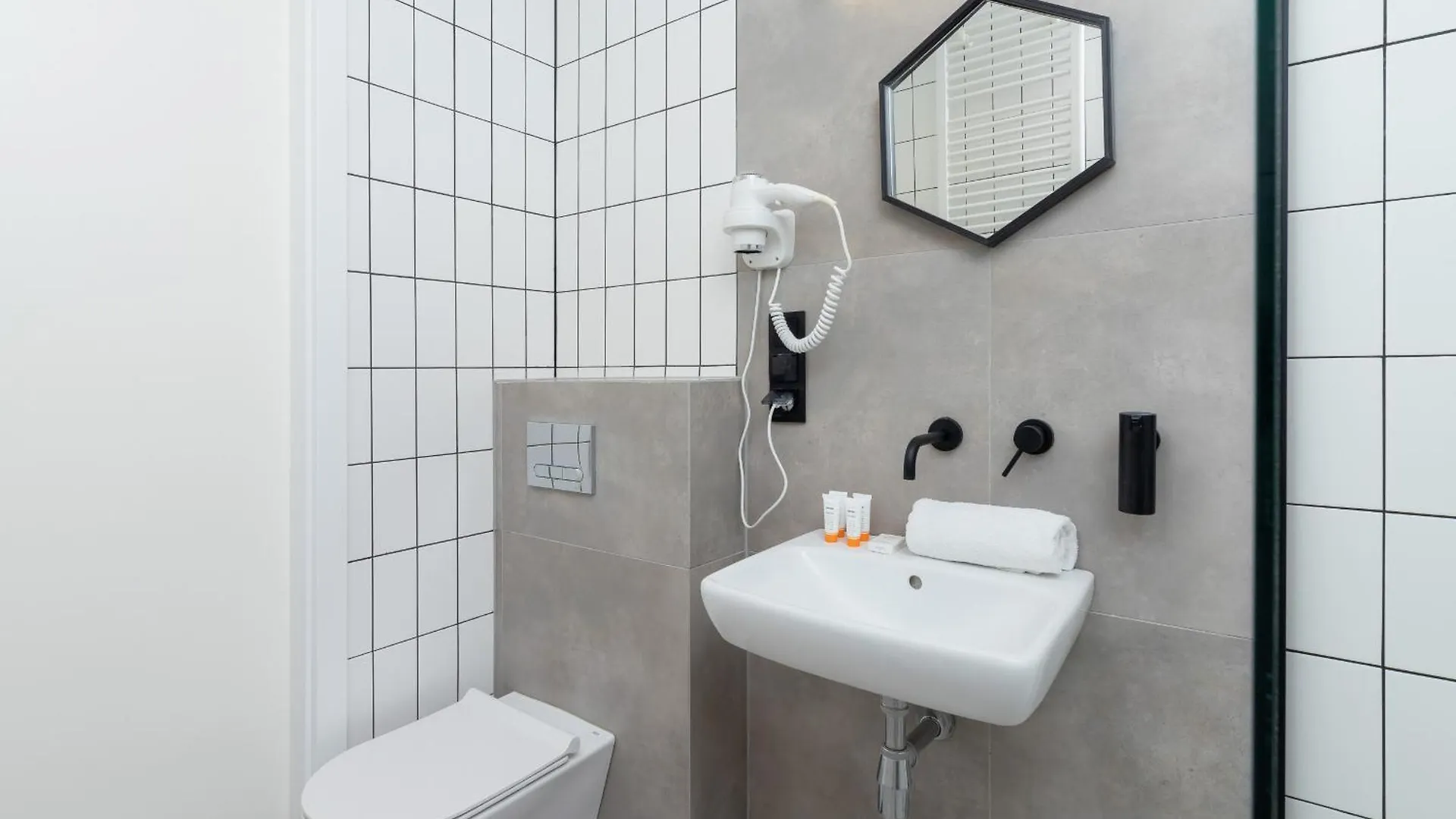 Cracow Miodowa 42 Elegant Studios By Noclegi Renters Krakow